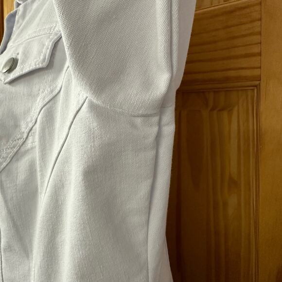 NWOT, Cb Established 1962 Women’s Sz M White Denim w/Pockets Button Down Jacket - Picture 11 of 16